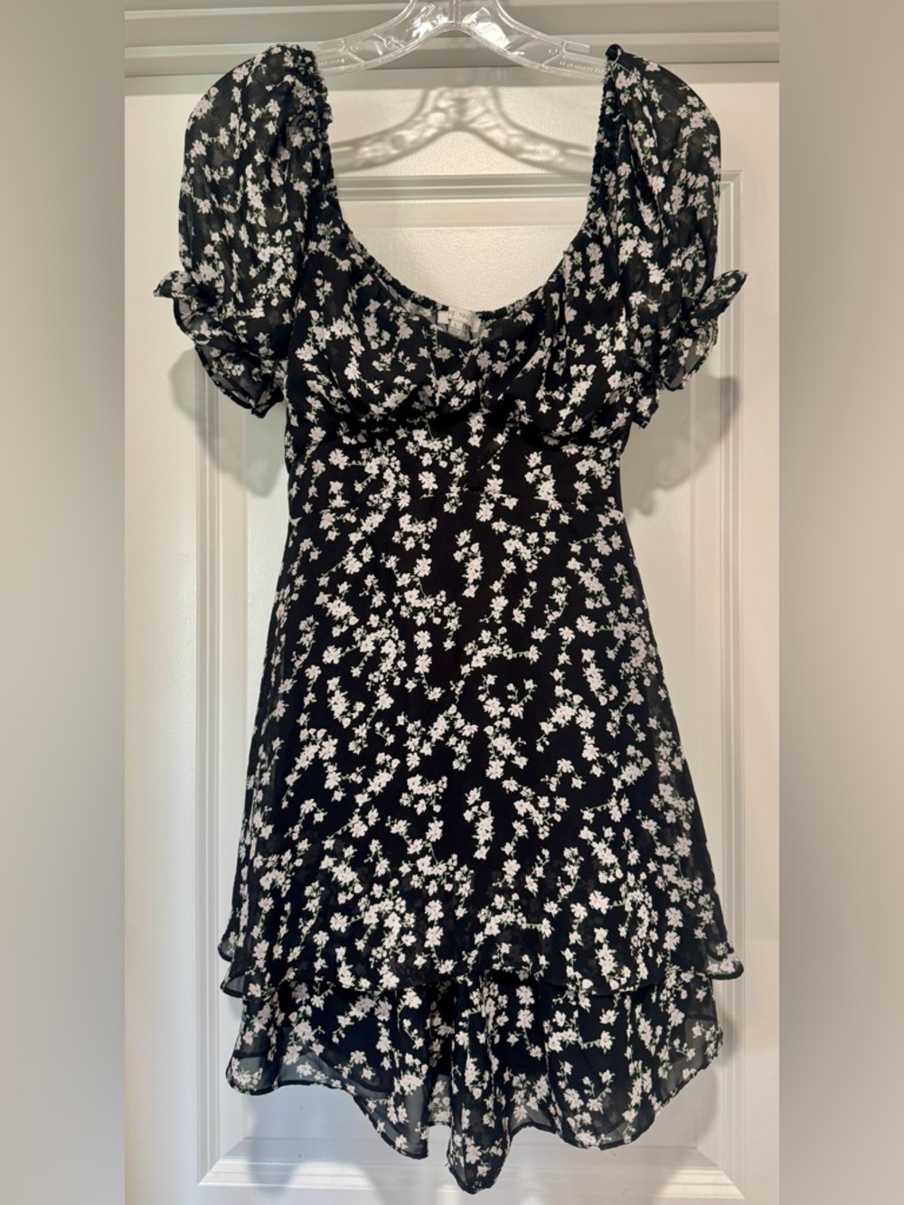 Love Tree Black and White Floral Ruffle Romper Size L